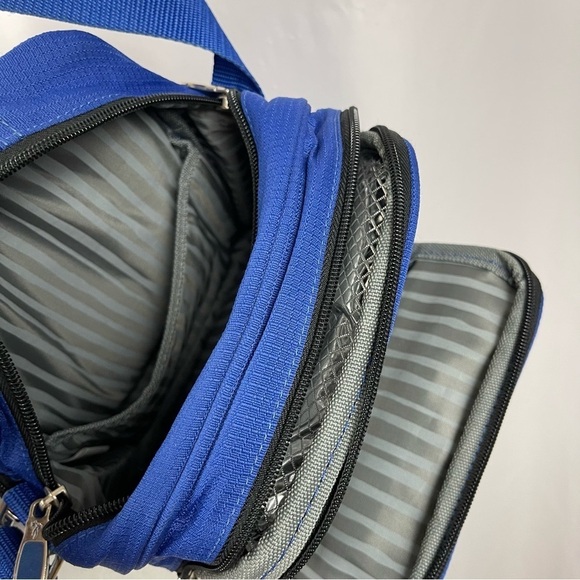 Ricardo Beverly Hills Travel Crossbody Bag Vacation Purse Companion Bag - Picture 9 of 11